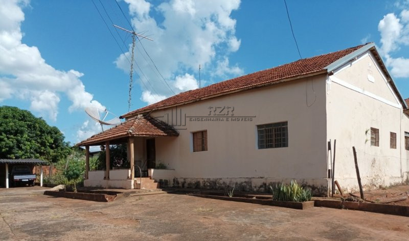 Casa à venda  no Centro - Luís Antônio, SP. Imóveis